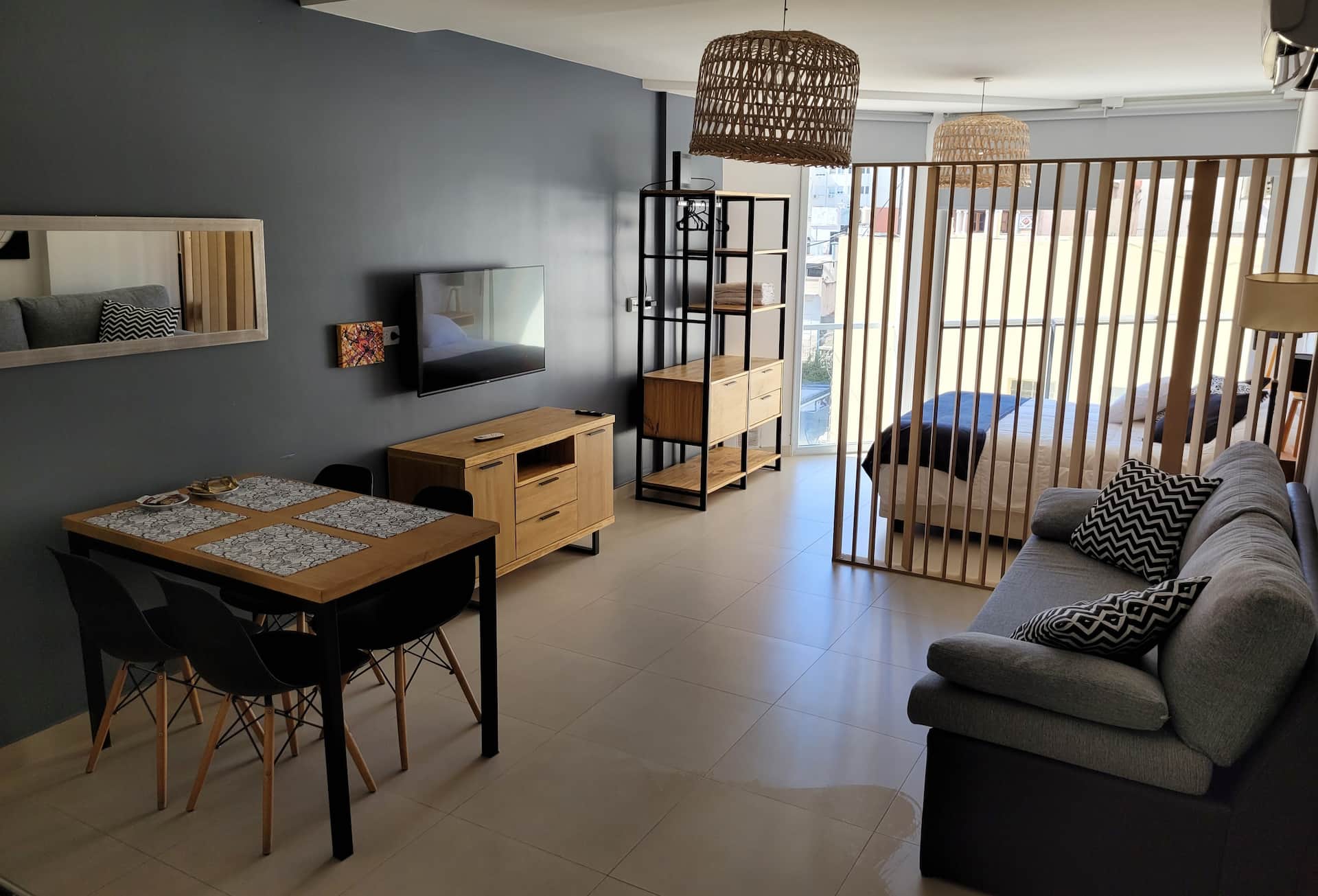 Modern studio apartment in Monserrat