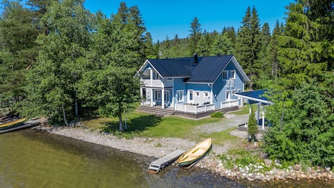 Villa on the shore of a clear-watered lake -> 135 km from Helsinki