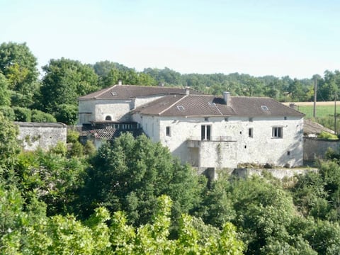 Pool, bicycles, pétanque strip, childproof, fence