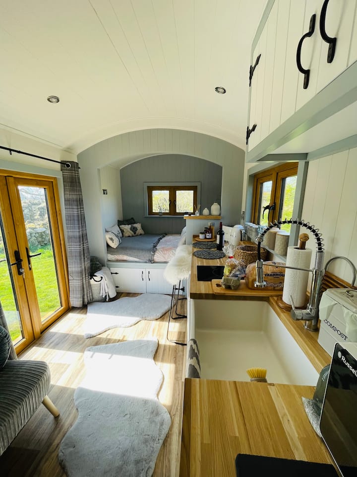 The Hut@trefechan Wen - Coastal Coziness! - Fishguard