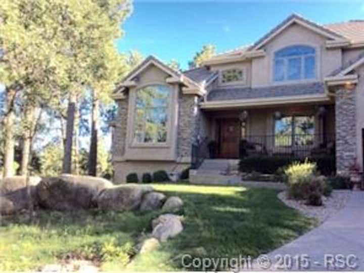 Hideaway Broadmoor Home!!! Elegant - Cheyenne Mountain State Park, Colorado Springs