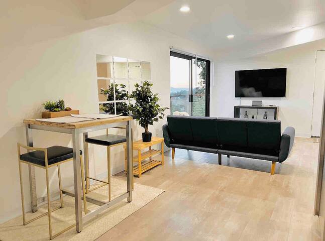 Main House+Guest Unit in Oakland Hills gallery image 5