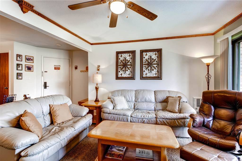 Couch,Furniture,Indoors,Room,Chair