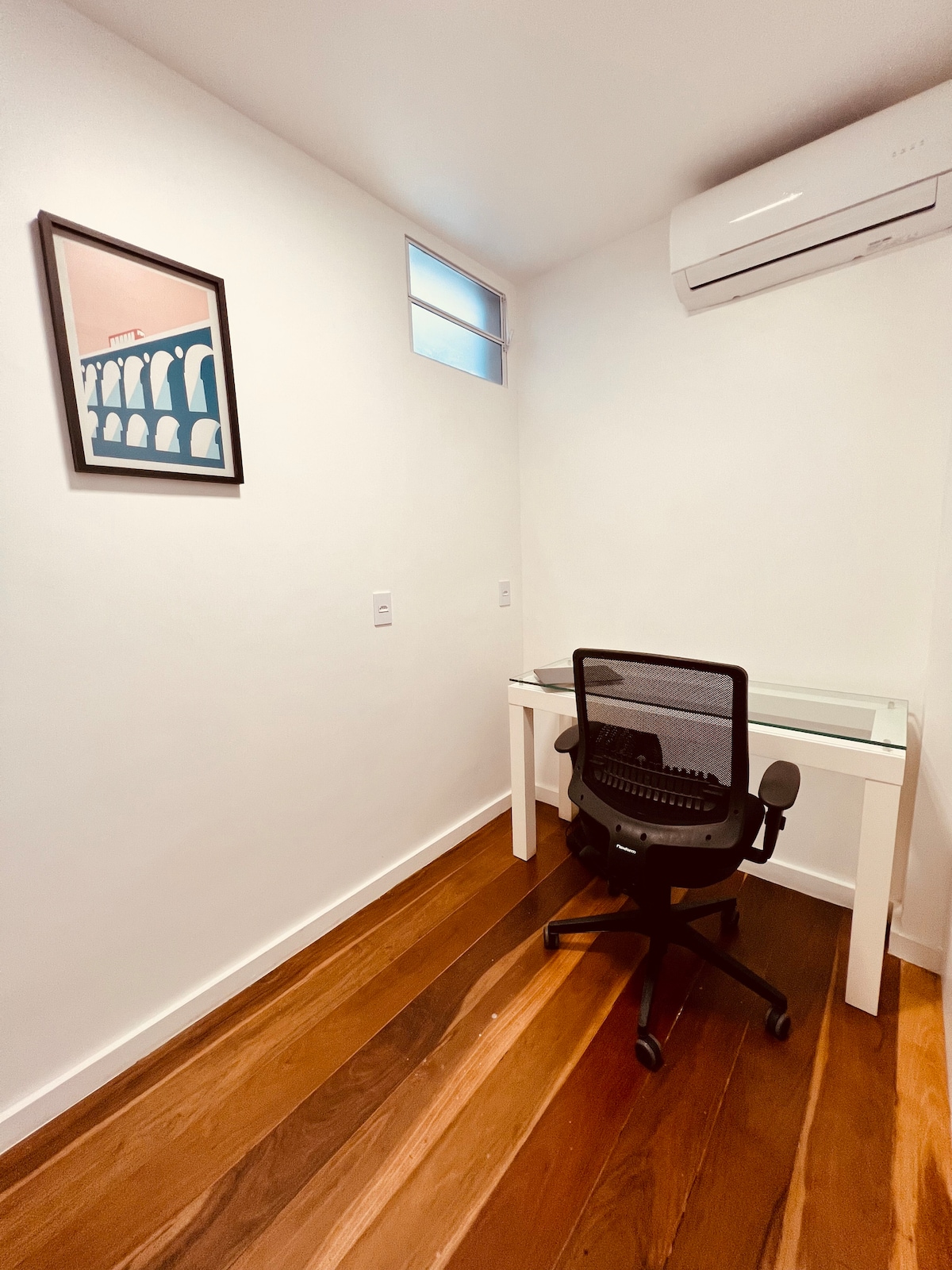 Menor, sala de apoyo, con aire acondicionado: espacio de trabajo - opción 2 Oficina en casa (bajo petición).

Sala de asistencia con aire acondicionado: privacidad para una persona o espacio para trabajar - Oficina en casa