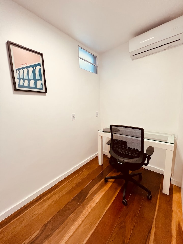 Minor, support room, with air conditioning: work space - option 2 Home Office (on request).

Soba za podršku s klima-uređajem: privatnost za jednu osobu ili prostor za rad -  kućni ured