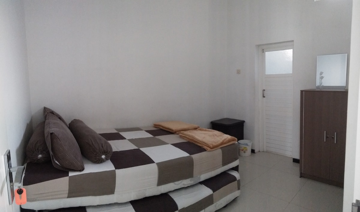 Стая 3 (двойно легло, отгоре надолу) + самостоятелна баня