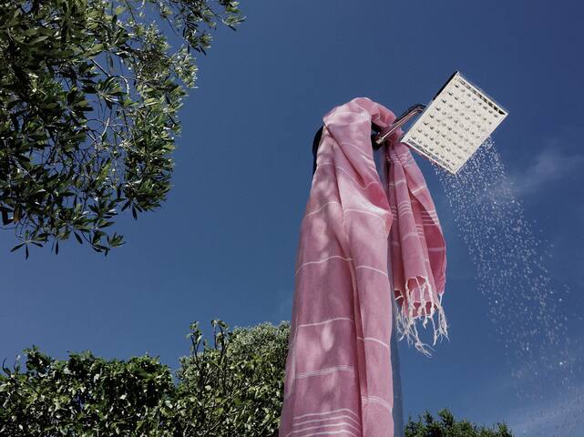 Iconic trullo & luxe pool sleeps 4+2 gallery image 4