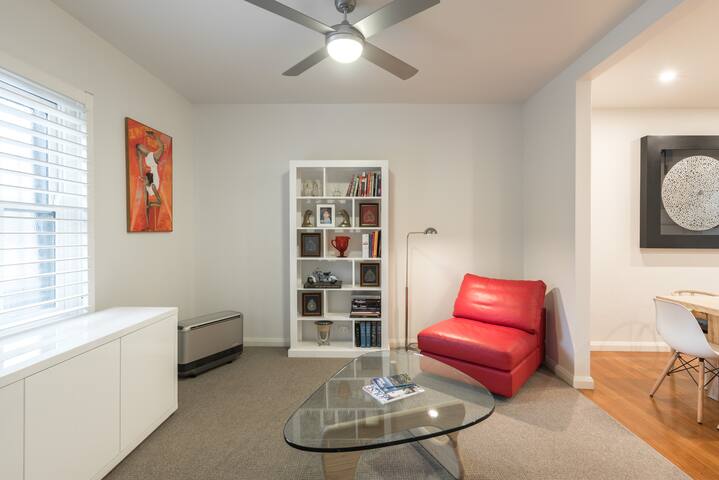 Stunning 5-star 4 Bedroom Designer House, Pyrmont gallery image 4