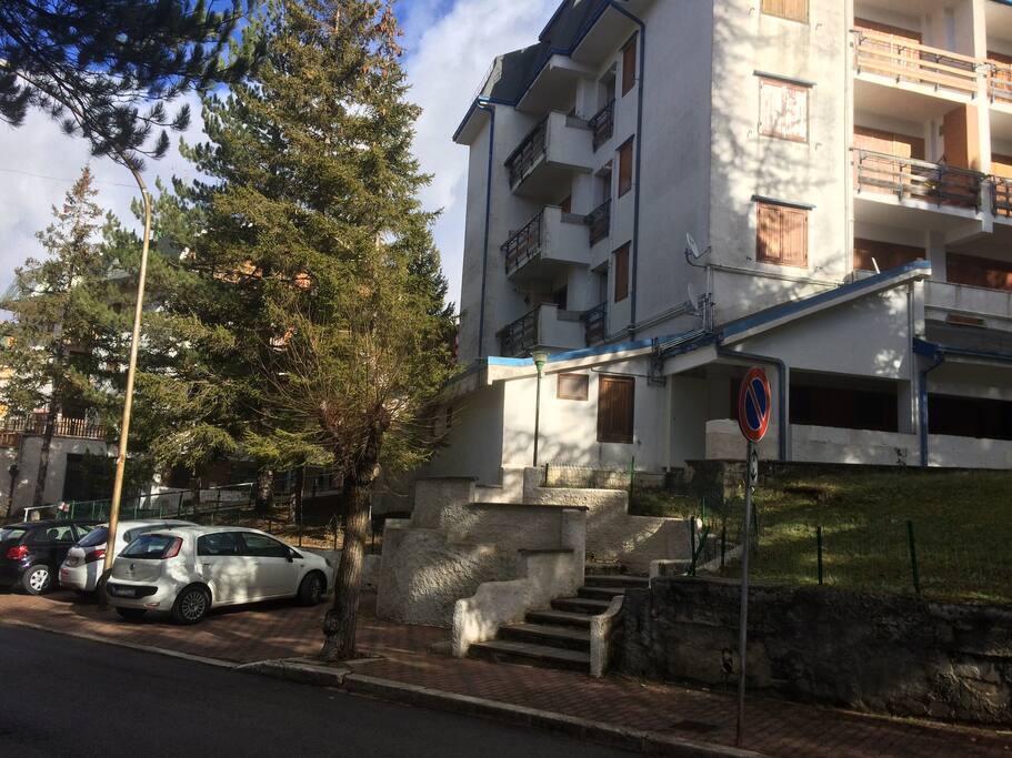 Ingresso condominio "Il Pineto"