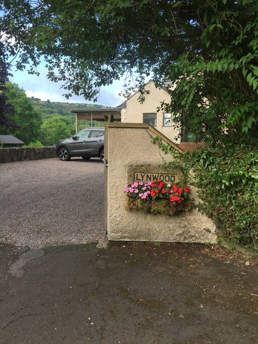 Entrance to 'Lynwood'