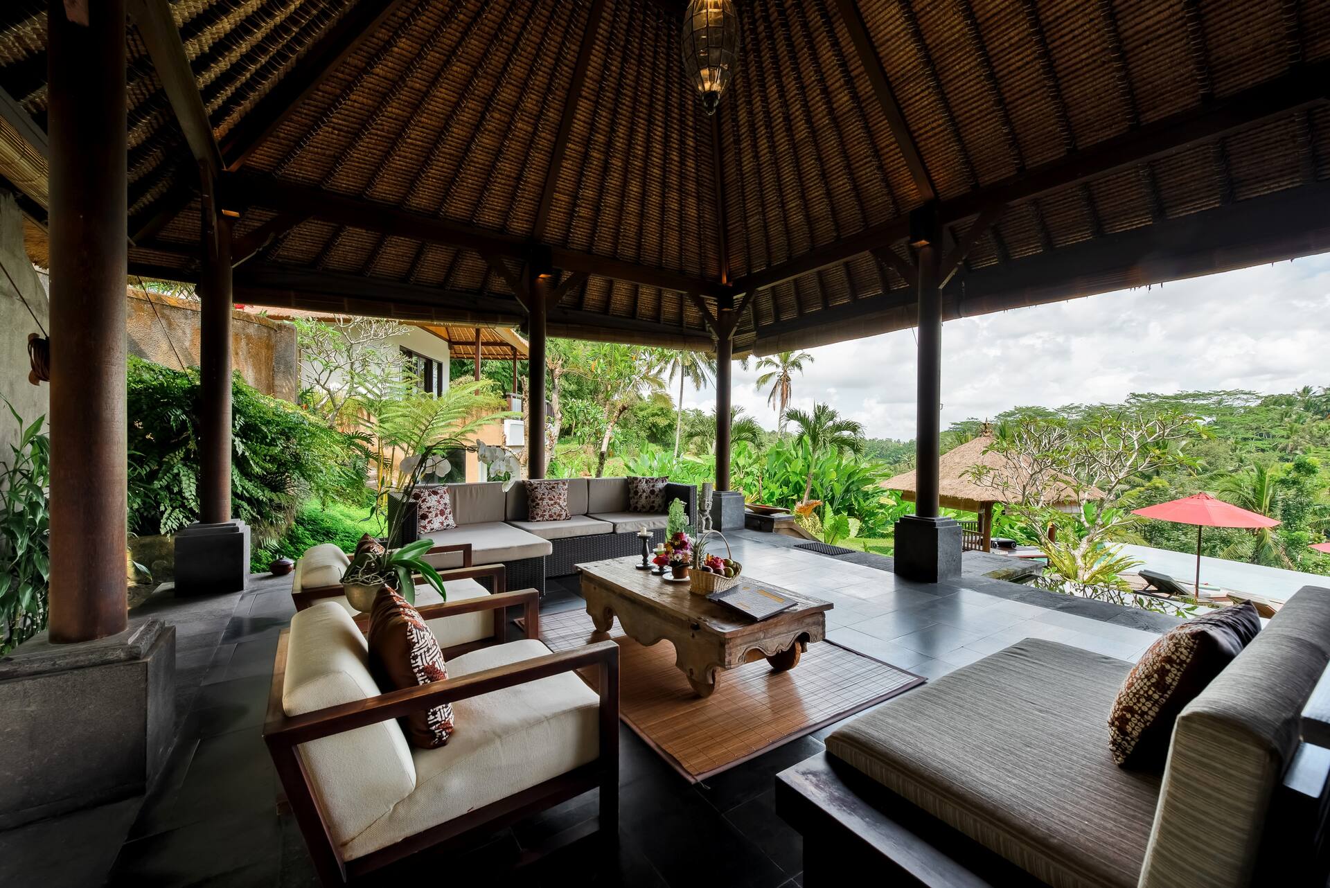 7-Bedroom Villa with Infinity Pool & Jungle Views — Foto 5