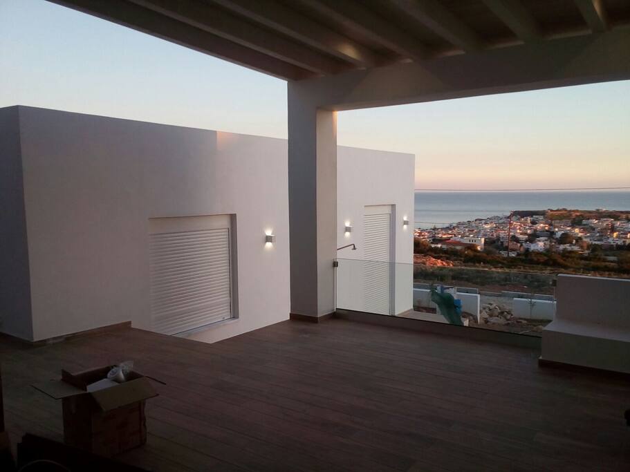 Terrasse Sud et petite maison avec 2 chambres et SDB