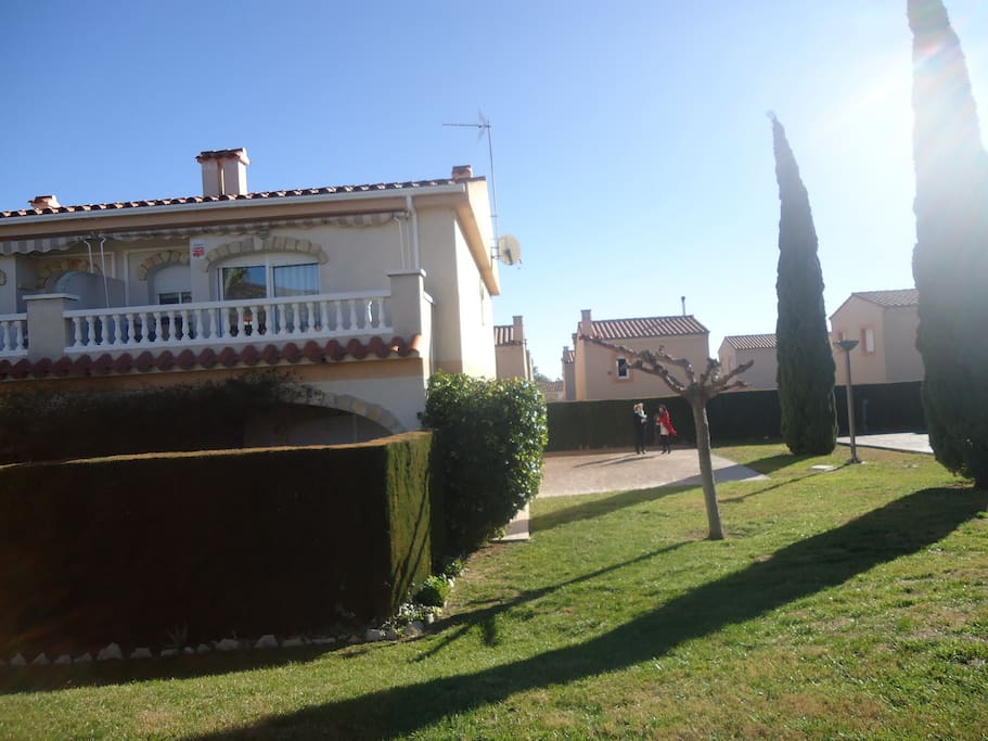 Balcón y zona aparcamiento