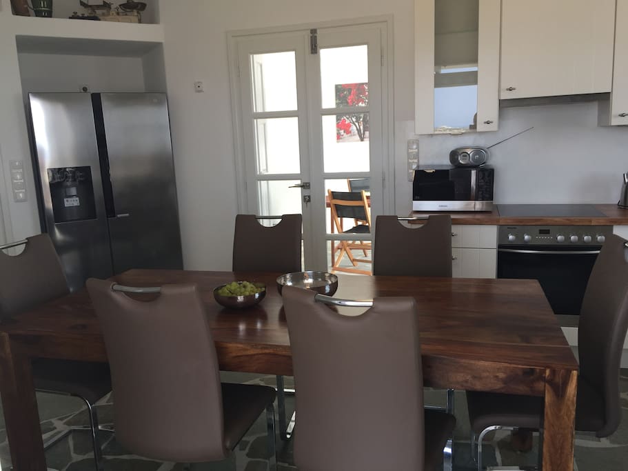 Kitchen and transition to the kitchen terrace
