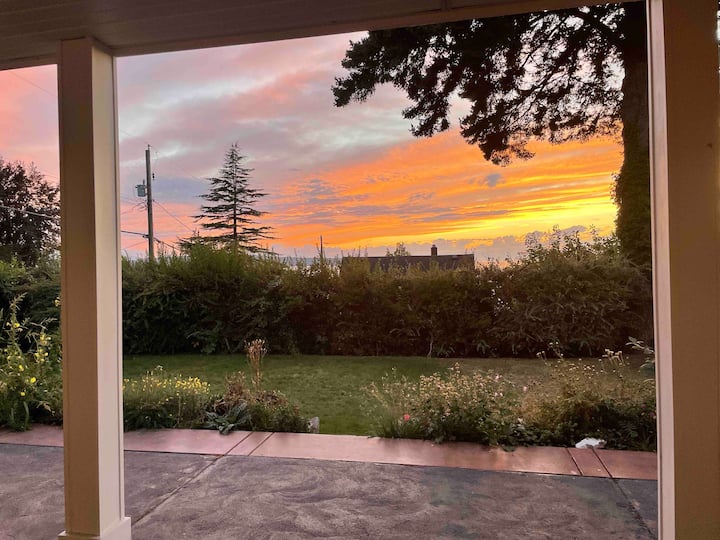 Brand New 1 Br Suite,200 Steps From The Beach - Powell River