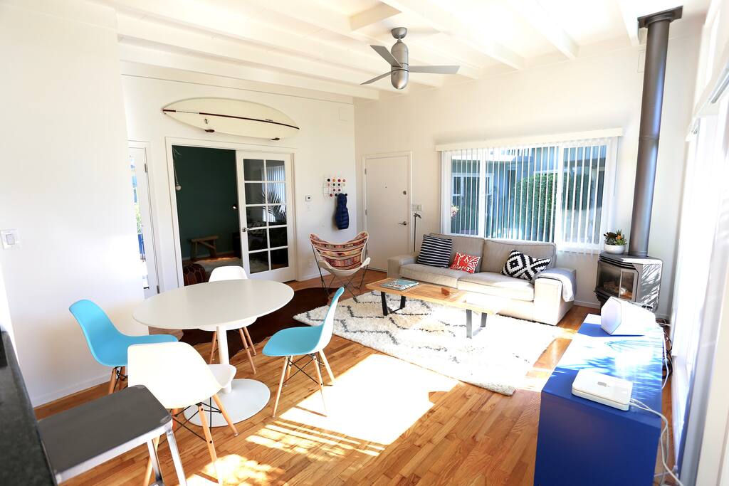 living room, view from the kitchen, door to the pool