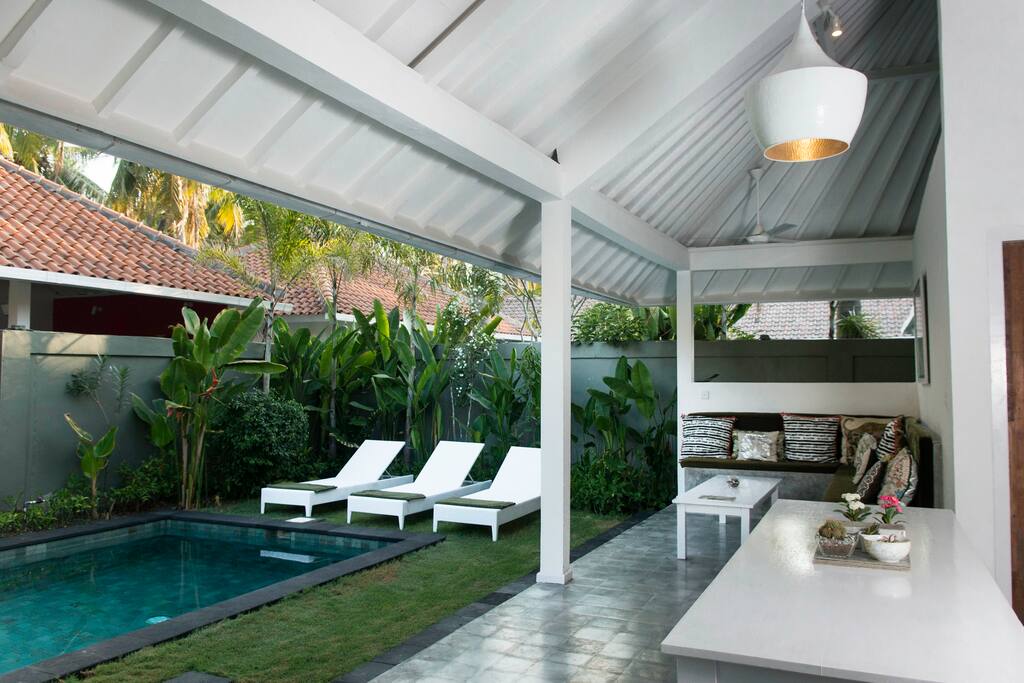 Seating pool view