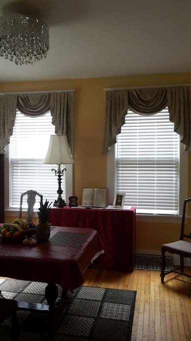 COLONIAL CENTURY HOME
WELCOMES YOU