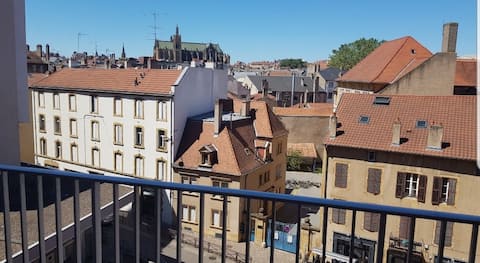 Joli studio Metz centre, balcon vue cathedrale