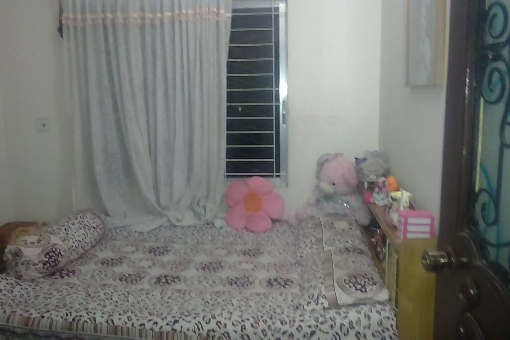 Queen bed where you can enjoy beautiful sky