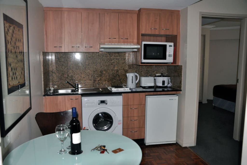 Fully equipped kitchen and washing machine