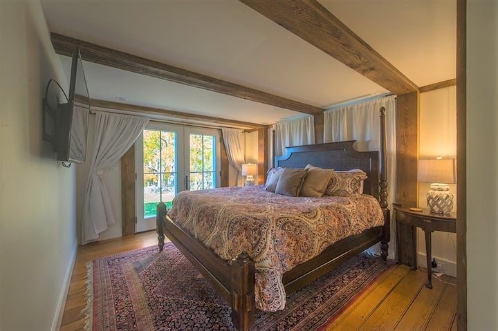 Апартамент с приземна градина с френски врати