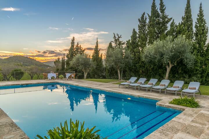 Historical House in Mallorca Up To 12 Guests gallery image 2