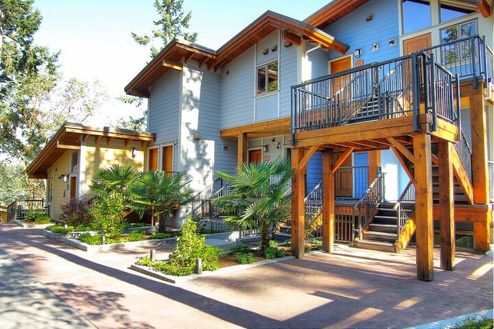 2 Bedroom/2 Bath Apartment on Salt Spring Island gallery image 4