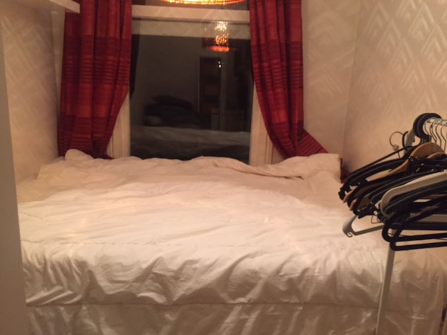 Bed room