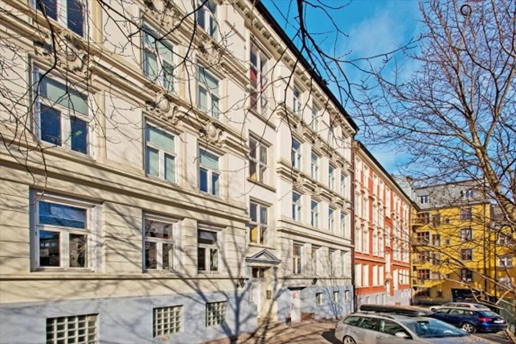 Building (the apartment is on the fourth floor)