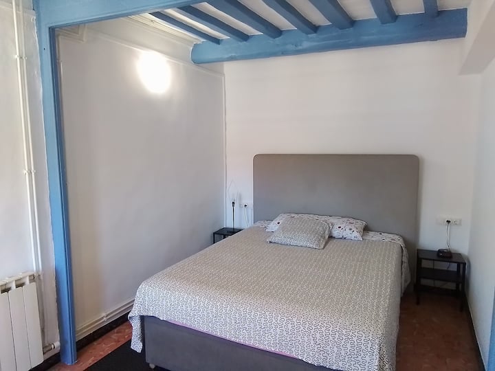 إطلالة على الغرفة الرئيسية