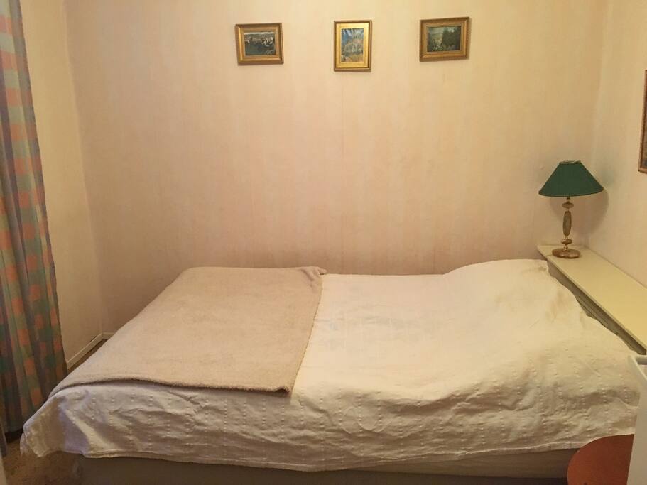 Спальня #1. Двуспальная кровать 200/140 см / bedroom 1. Double bed