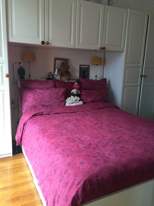 Main bedroom with king-size bed