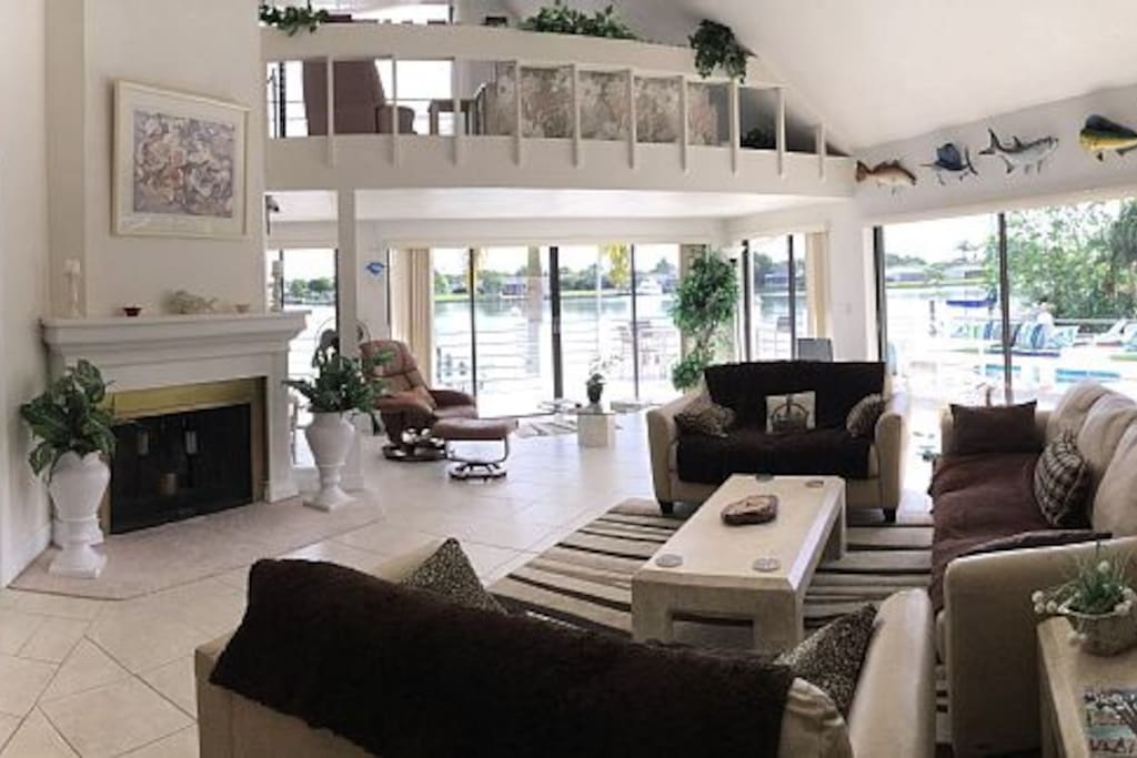 Sunny lounge
