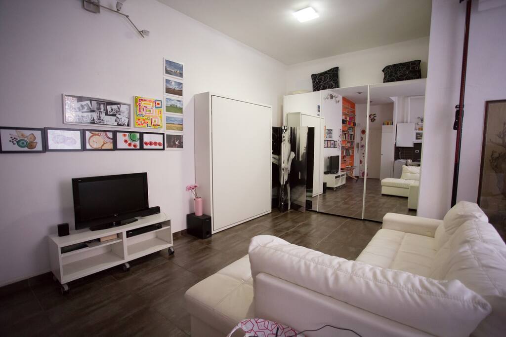 ITALIANO. Il letto verticale chiuso ENGLISh. The Vertical Double BED, closed