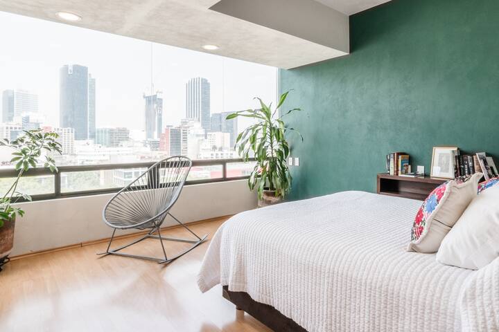 Mira la ciudad desde las alturas en un departamento panorámico en la Roma gallery image 4