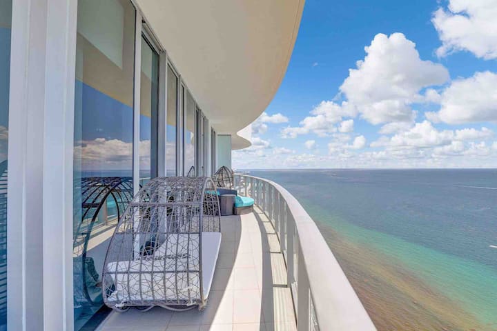 Top Floor Penthouse Panoramic Views