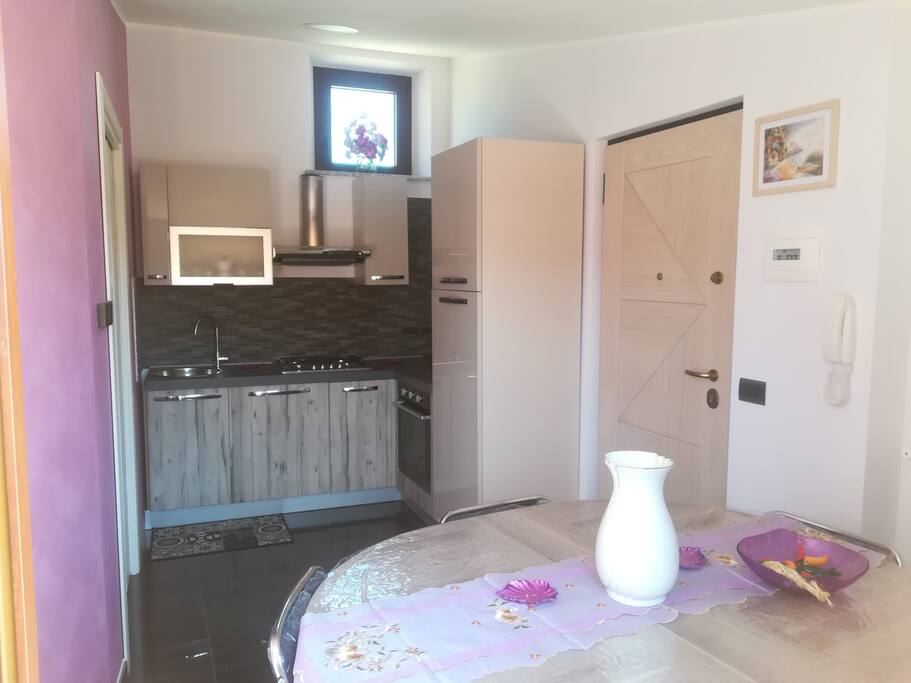Cucina con soggiorno