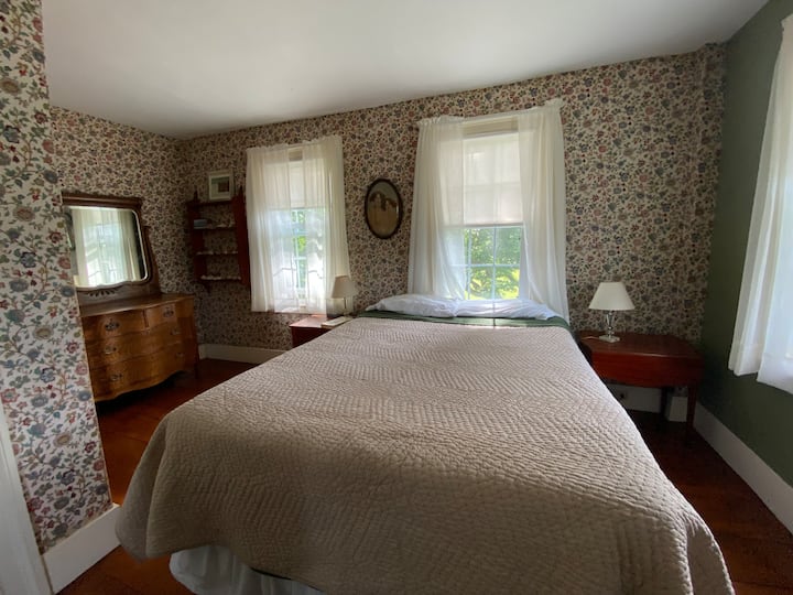 Chumba cha kulala cha ghorofani 2 na kitanda cha malkia