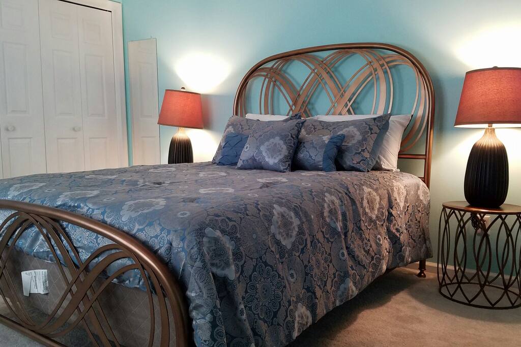 Infinity room - oversized room with queen bed and desk.