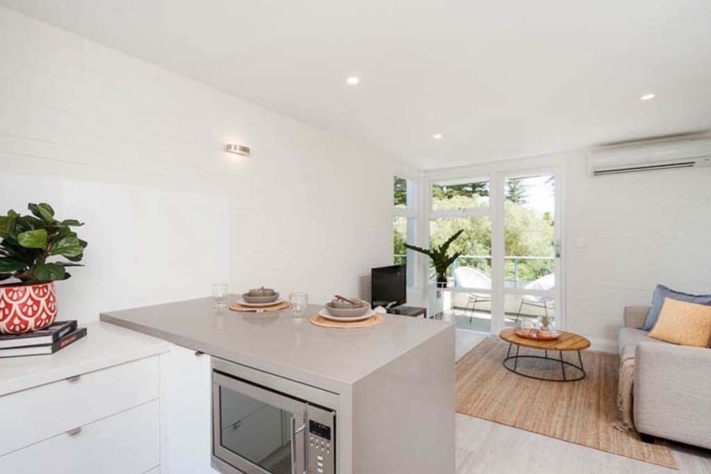 fully equipped kitchen with cute breakfast bar