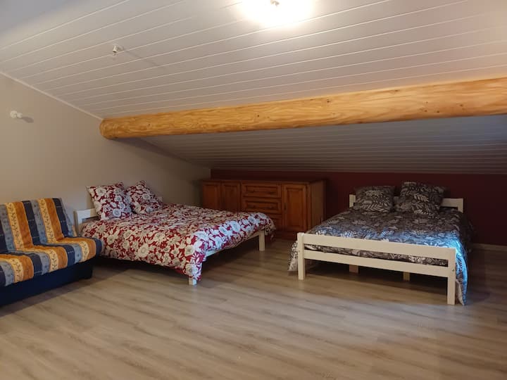 Mezzanine inafunguka kuelekea sebuleni