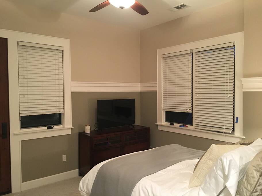 40" TV with cable including HBO and other premium channels