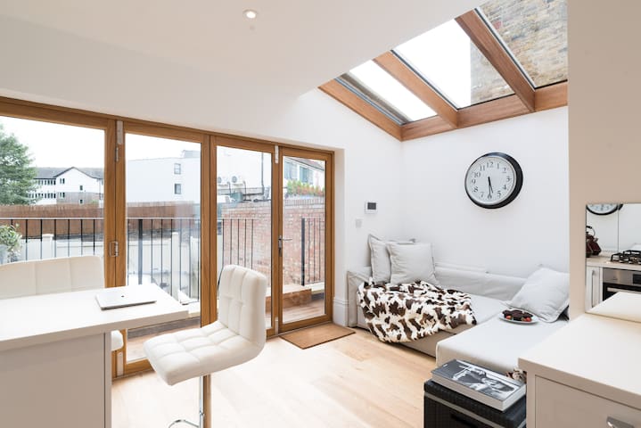 Luxury Two Bedroom Flat backing onto the Park