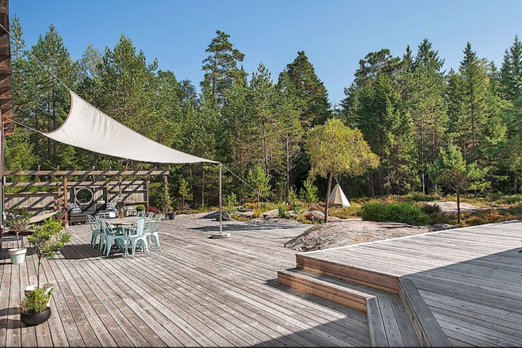 Large deck for long days outside