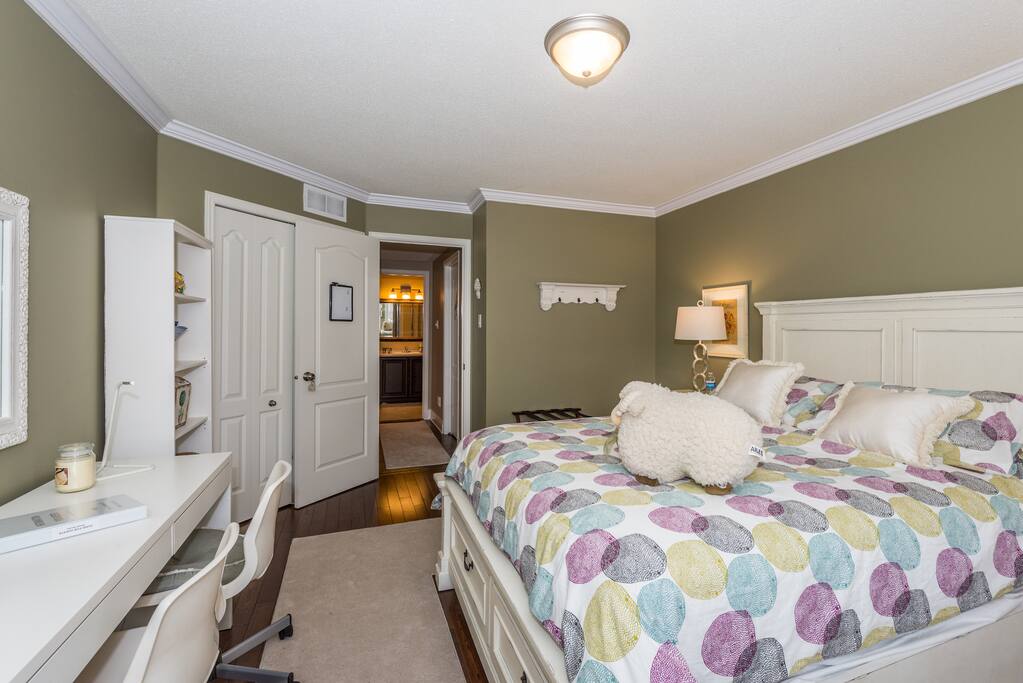 Queen bed with desk for 2 people