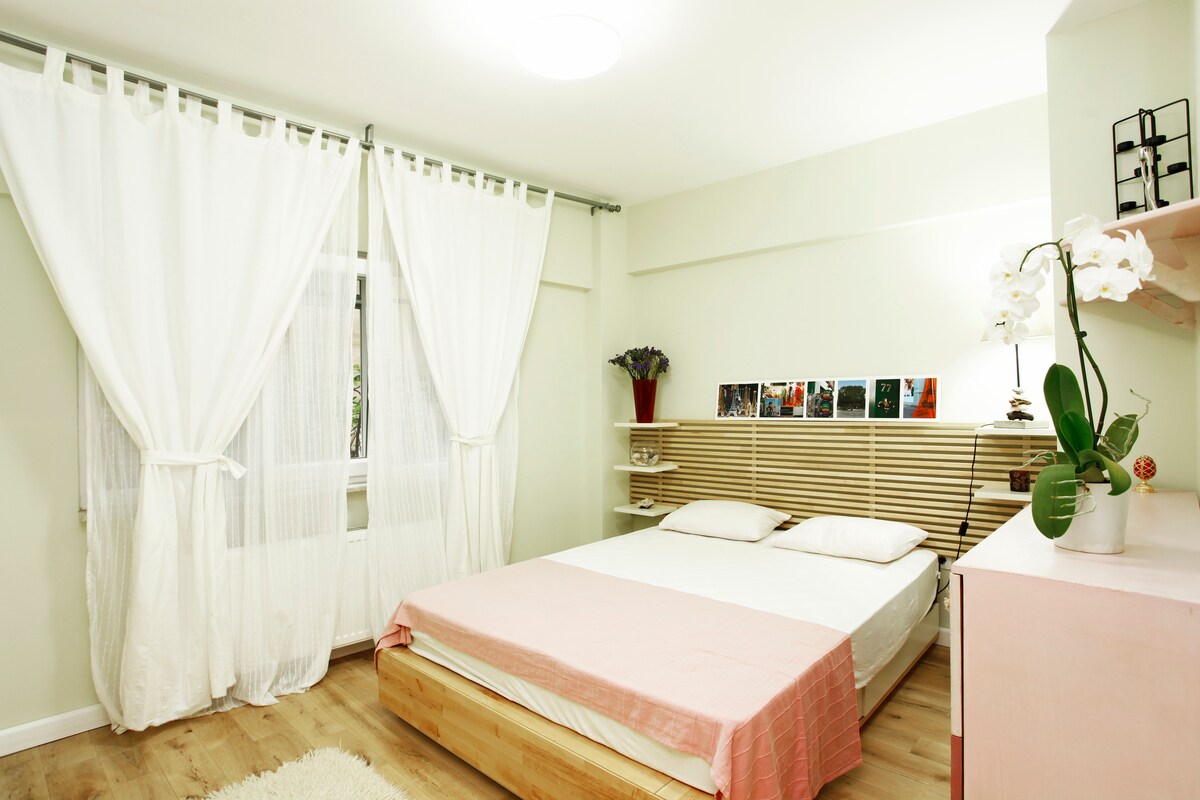 alójate en el corazón del lugar más popular de Estambul.  