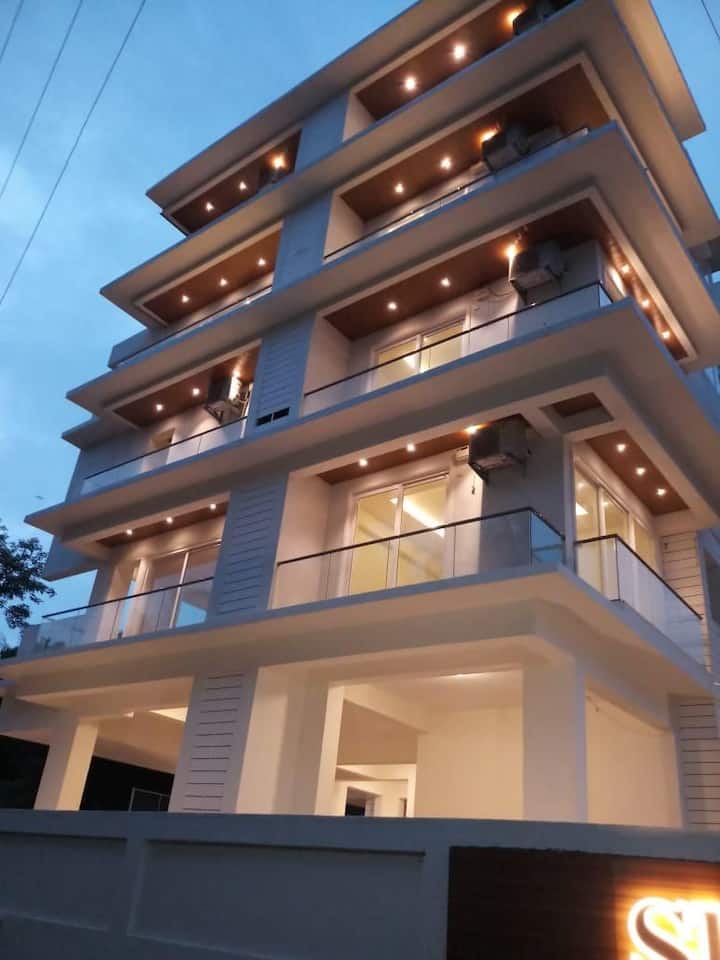 Exterior image 1