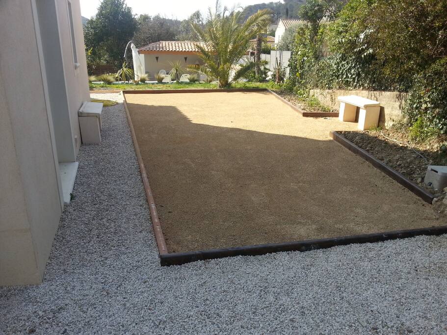 Le terrain de boules