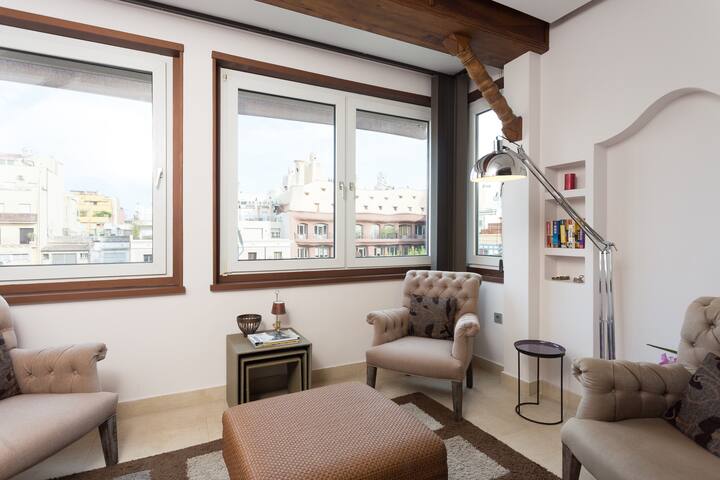 Superior Deluxe Six-bedroom Apartment gallery image 4